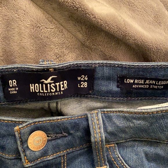 Hollister co. Distressed Low Rise Jean Legging (Size 0R) - Picture 4 of 9